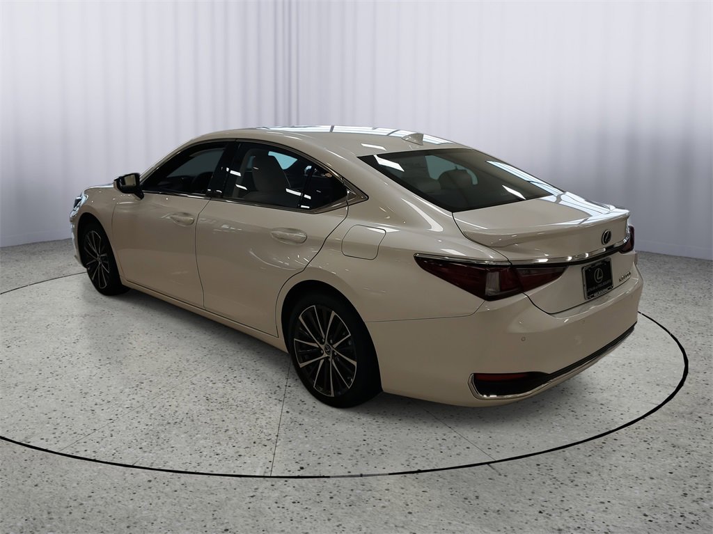 New 2025 Lexus ES 300h w/ Premium Package image 5