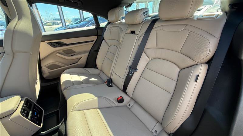 Used 2023 Porsche Taycan image 17