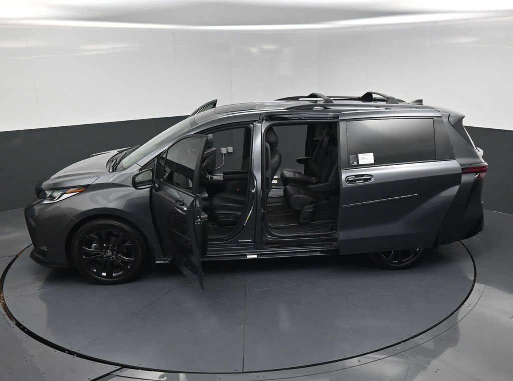 Used 2025 Toyota Sienna XSE w/ XSE Plus Package FWD image 26