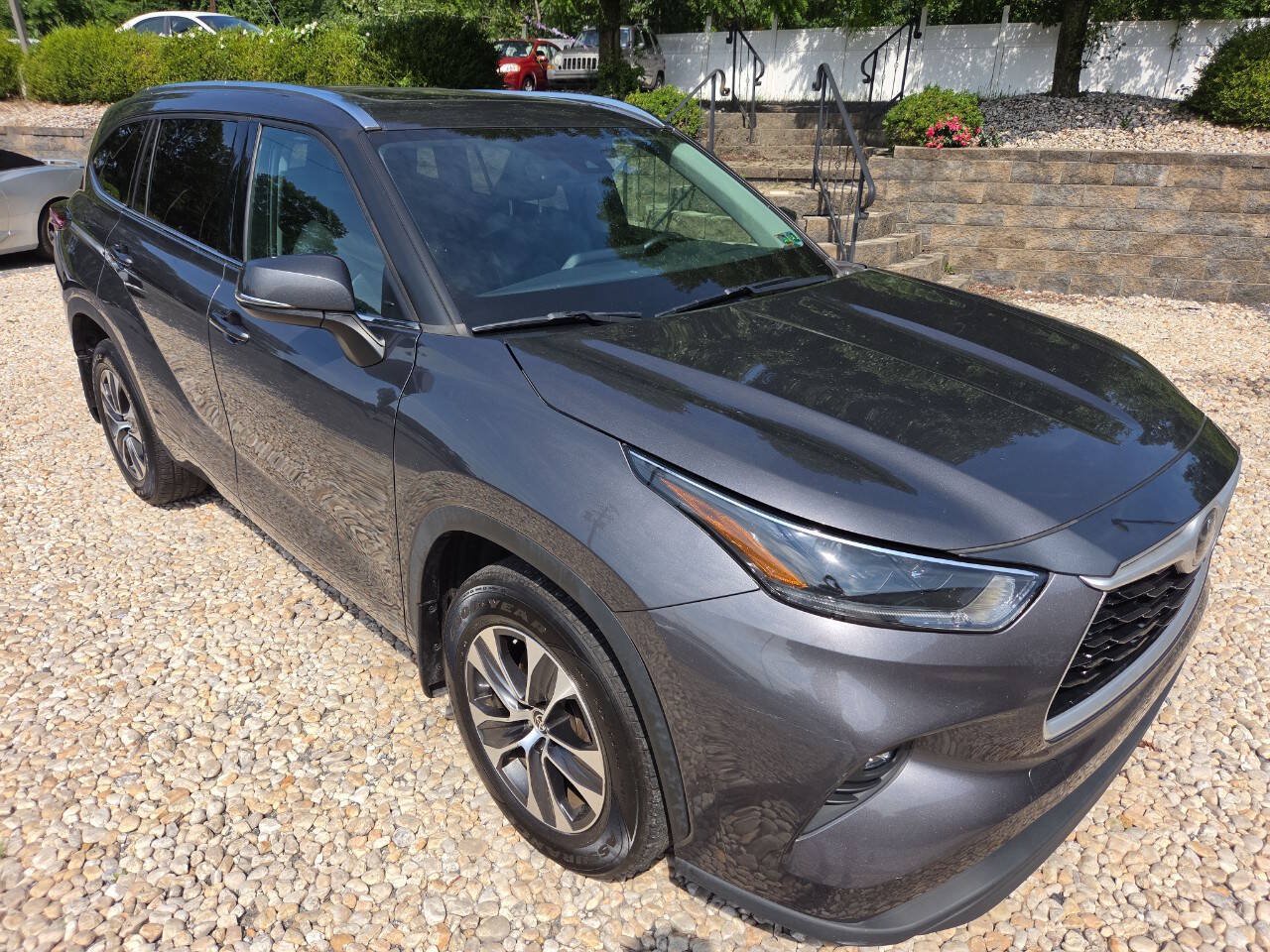 Used 2021 Toyota Highlander XLE AWD/4WD image 10