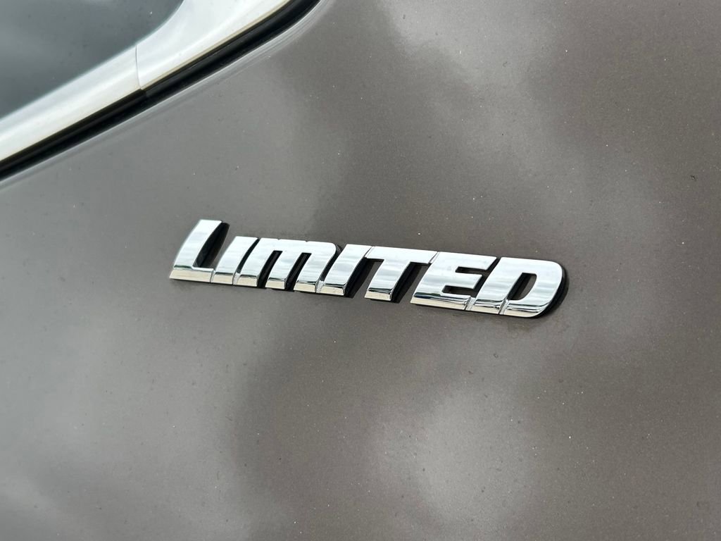 Used 2024 Toyota Tundra Limited AWD/4WD image 15