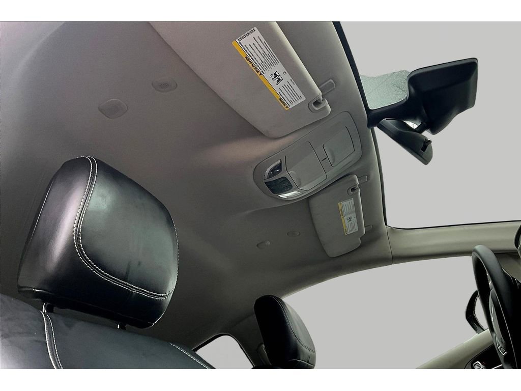 Used 2024 Chrysler Pacifica Touring-L image 19