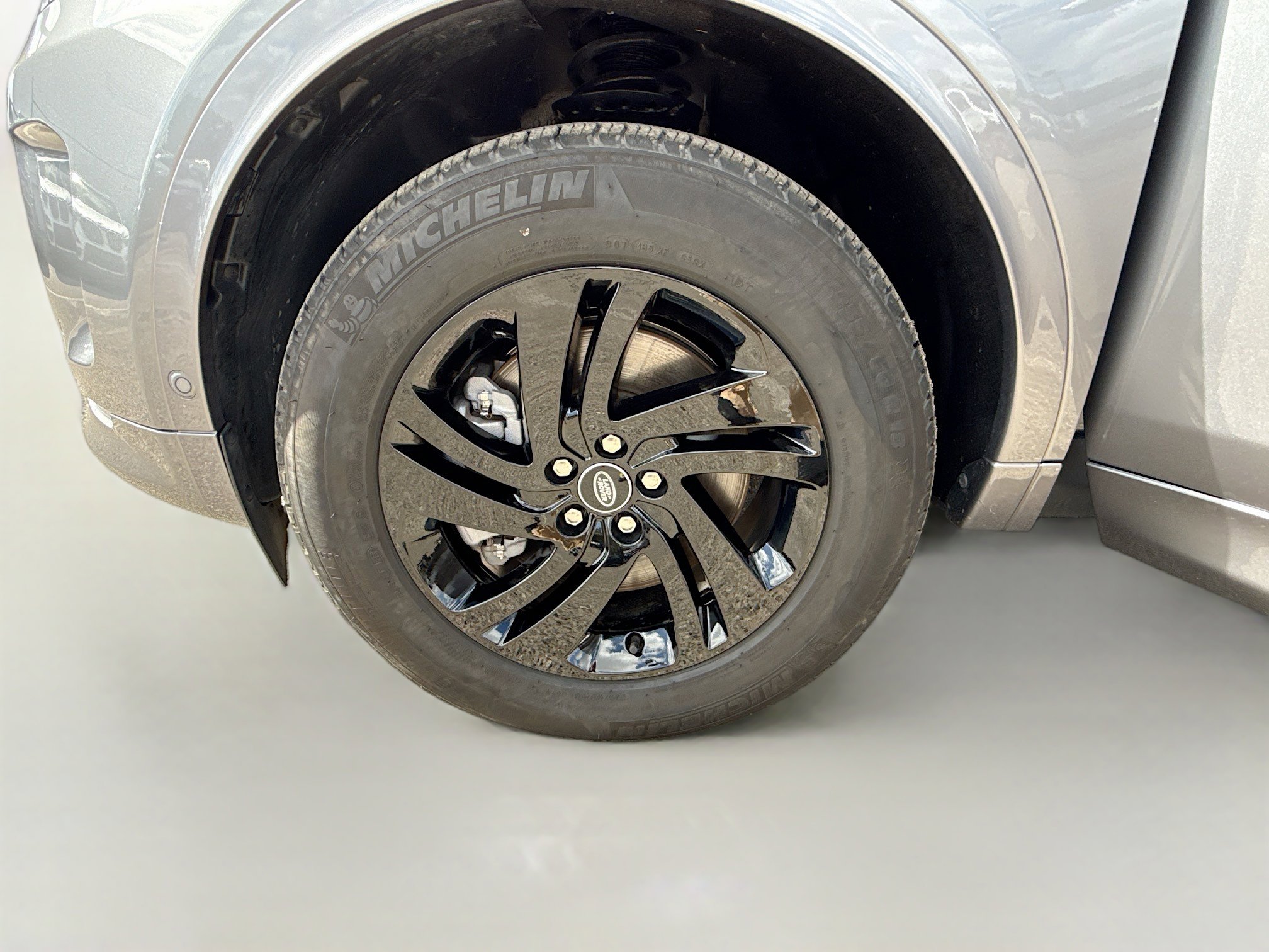 Used 2025 Land Rover Discovery Sport S image 33