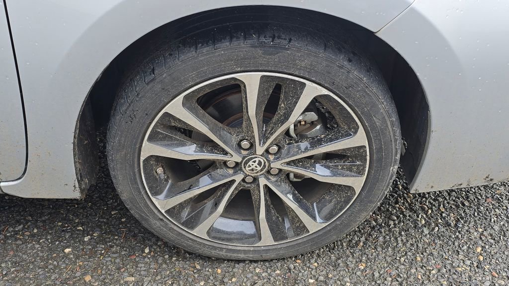 Used 2017 Toyota Corolla XSE image 9