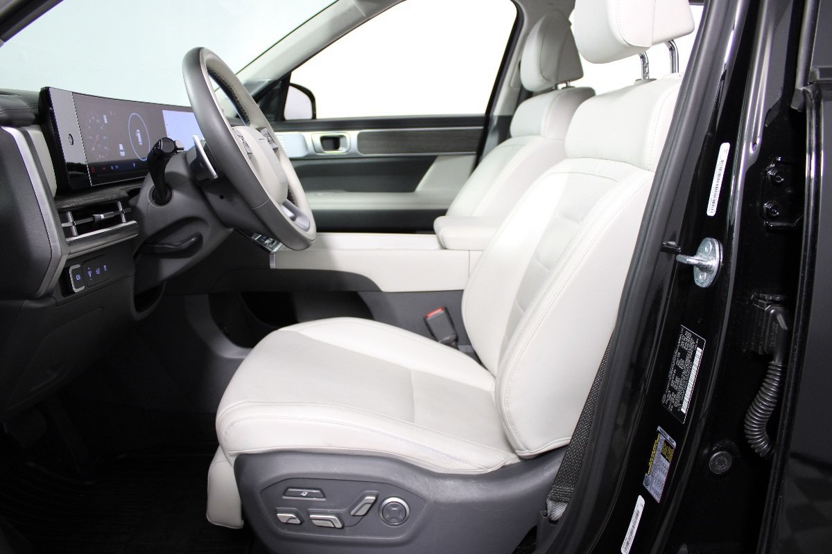 Used 2025 Hyundai Santa Fe Calligraphy FWD image 22