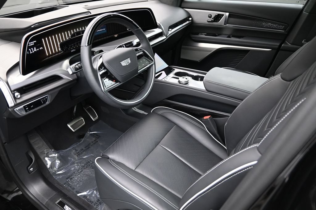 Certified 2026 Cadillac Vistiq Platinum w/ LPO, Floor Liner Package AWD/4WD image 9