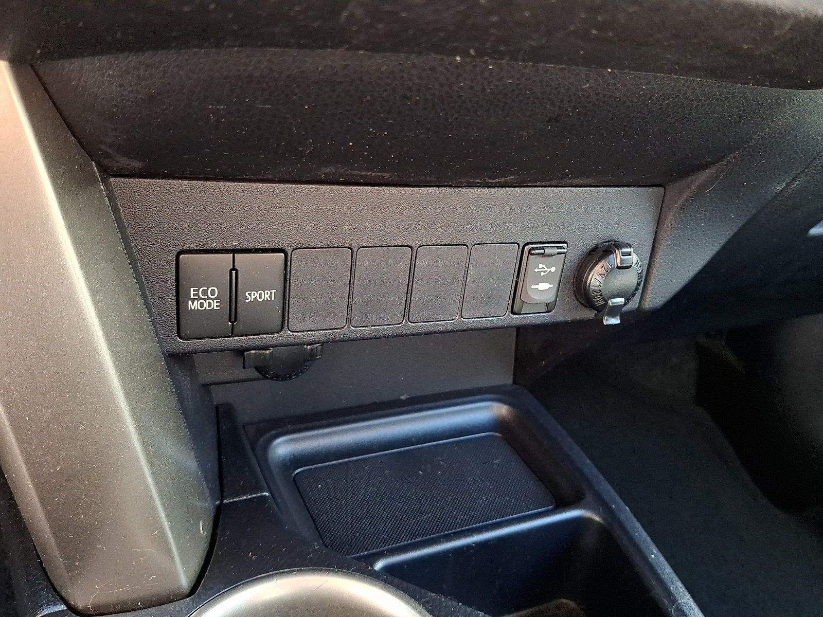 Used 2014 Toyota RAV4 LE FWD image 22