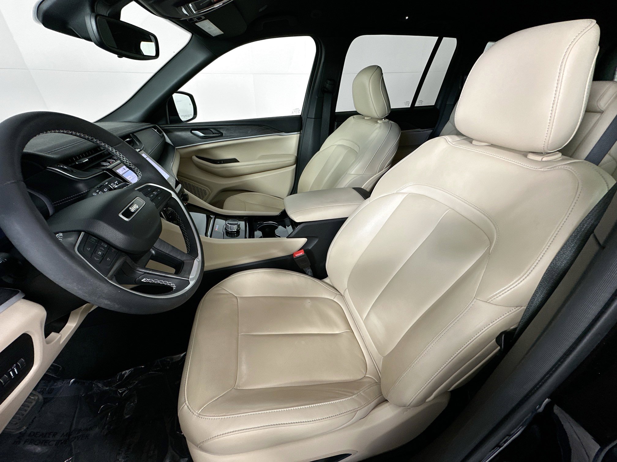 Used 2023 Jeep Grand Cherokee Limited w/ Black Appearance Package image 21