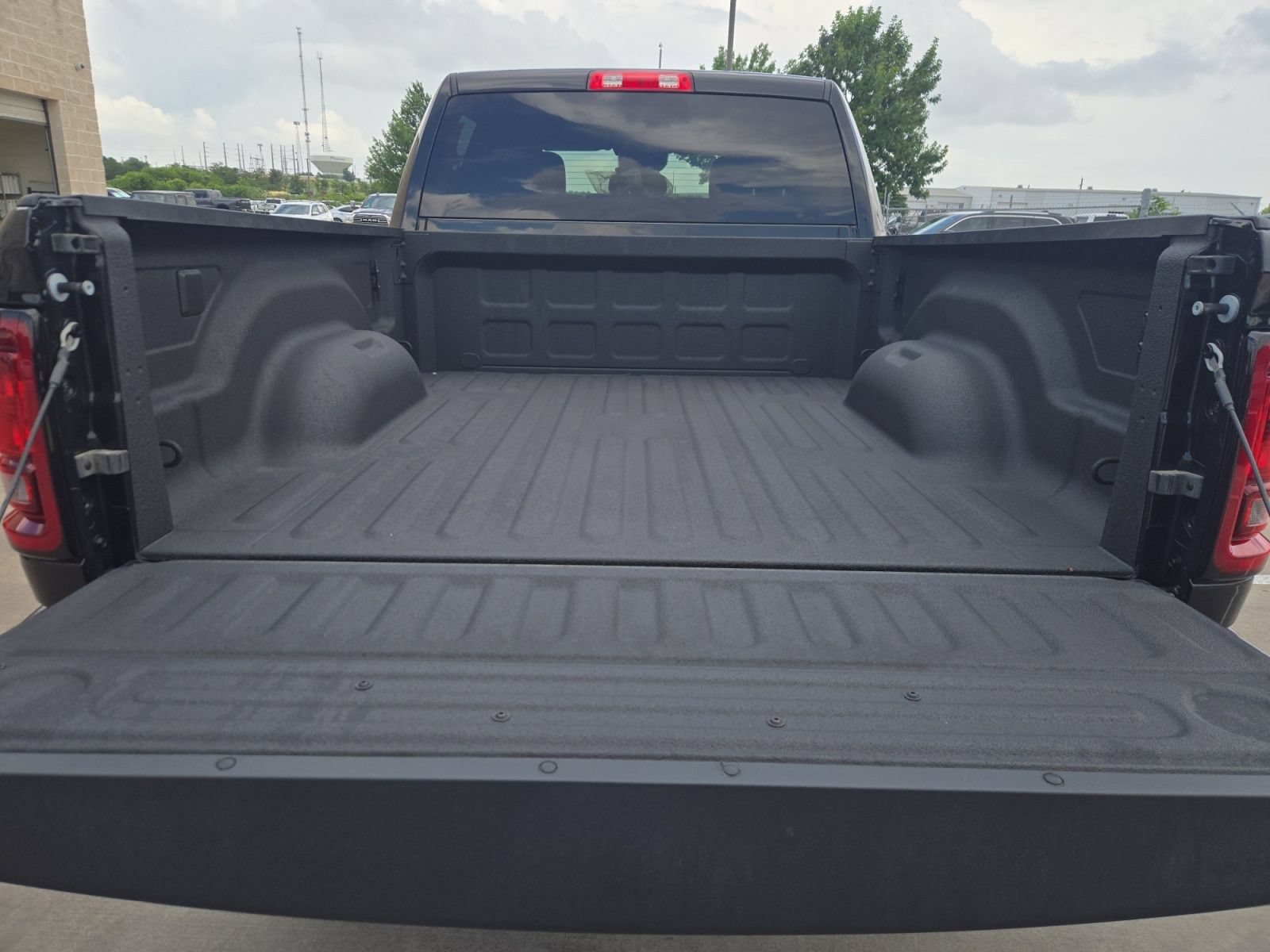 Used 2025 RAM 2500 Big Horn AWD/4WD image 25