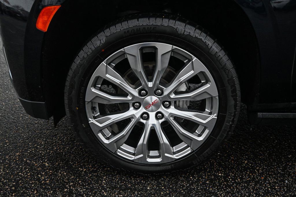 Used 2023 GMC Yukon XL Denali image 12