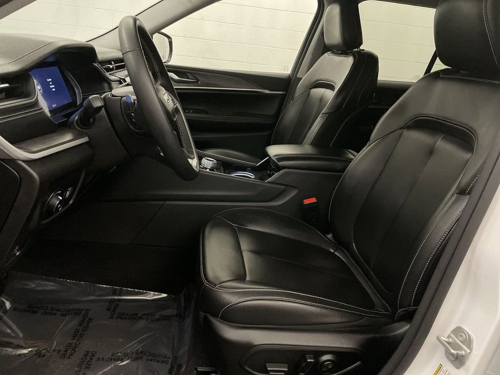 Used 2023 Jeep Grand Cherokee Limited image 13