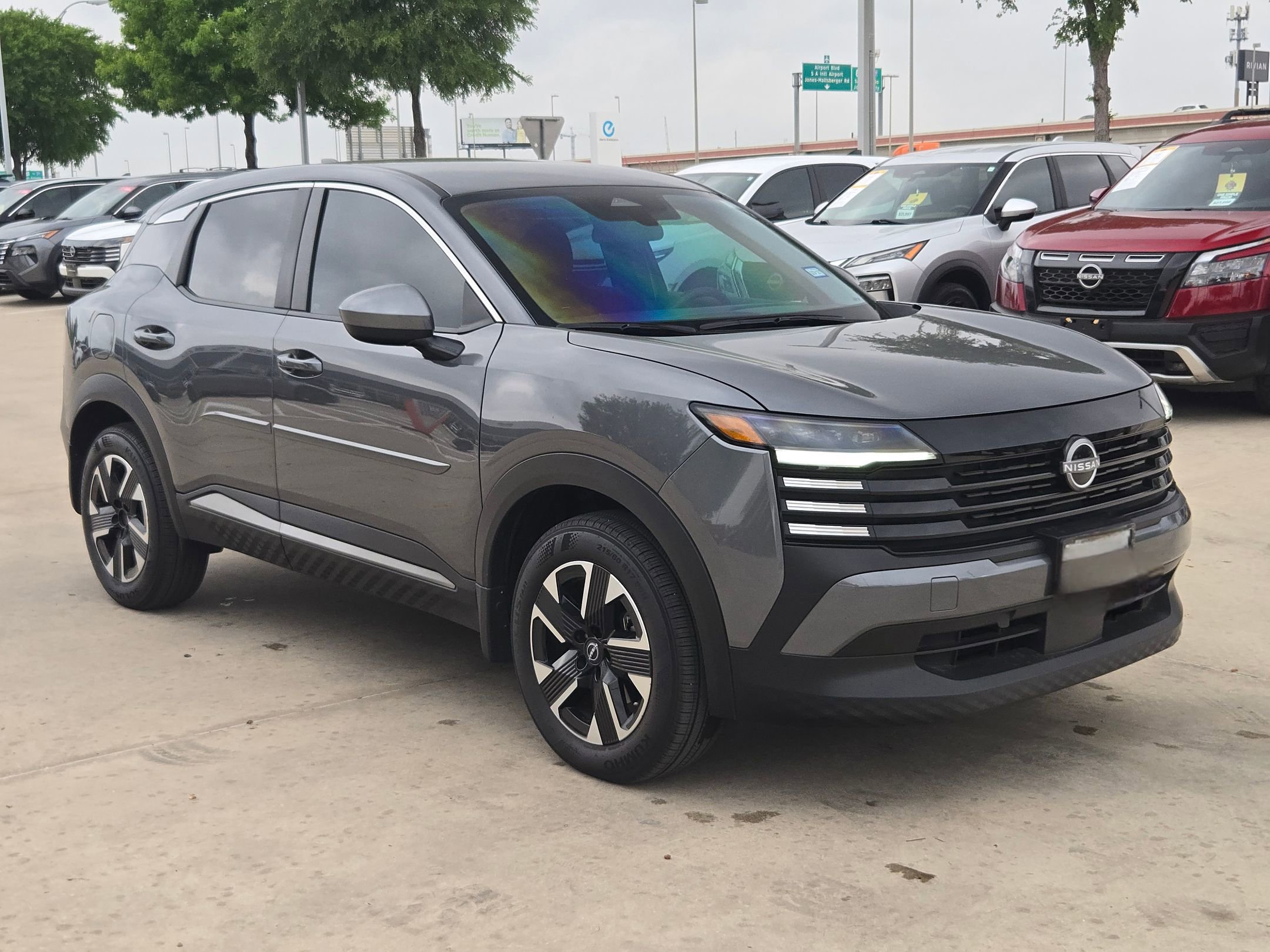 Used 2025 Nissan Kicks SV image 1