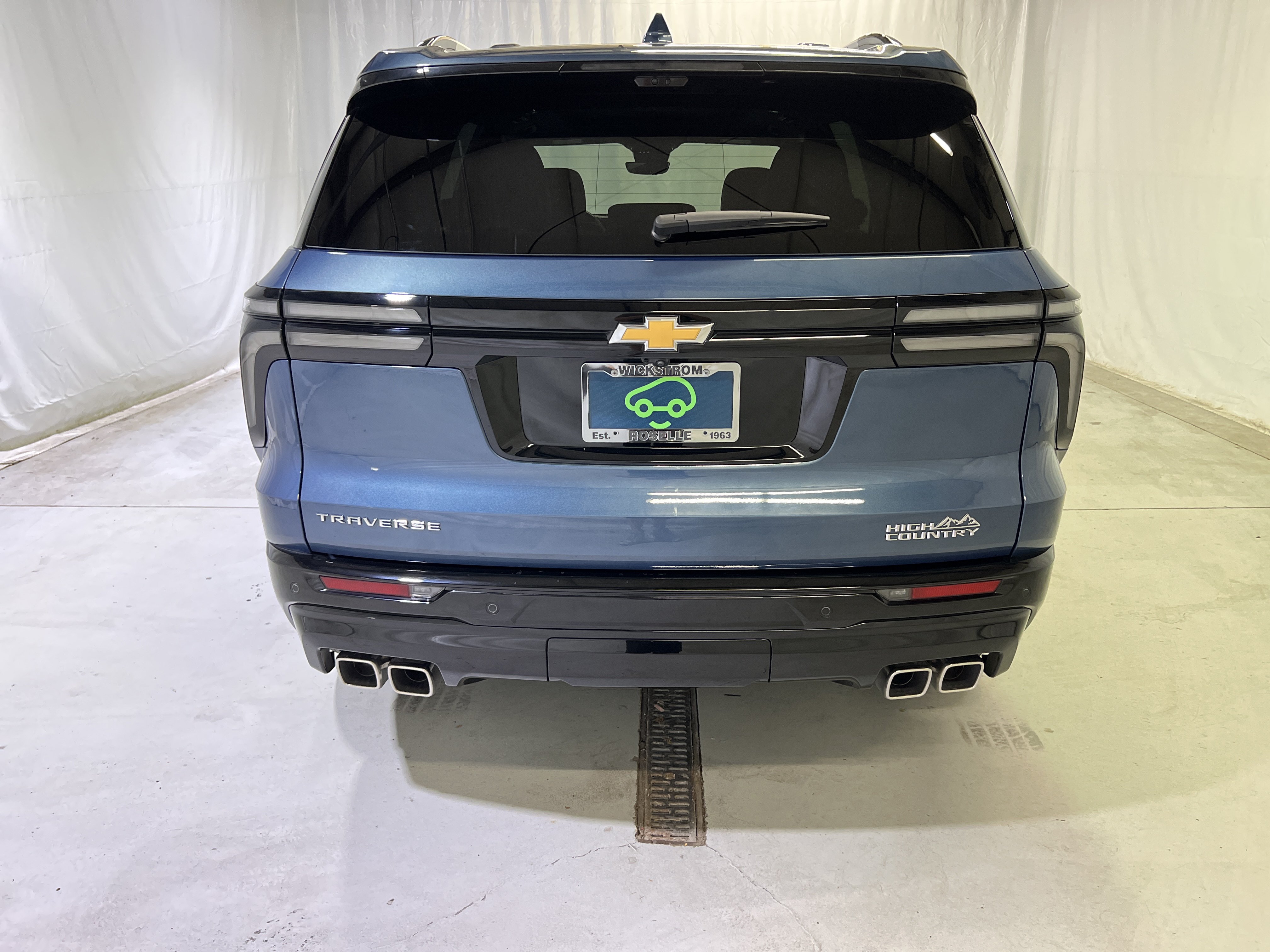 Used 2026 Chevrolet Traverse High Country FWD image 9