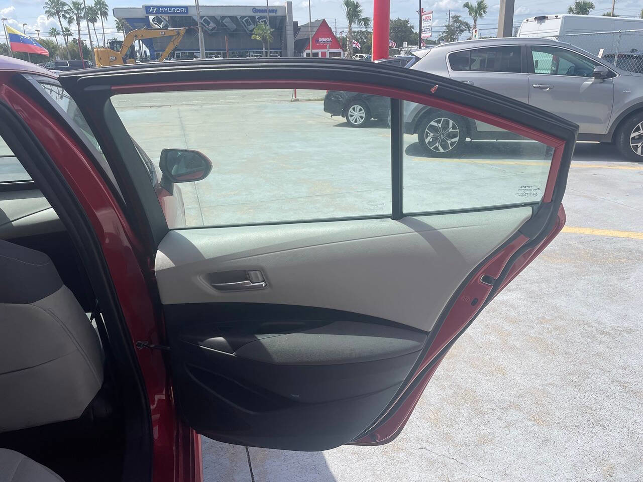 Used 2021 Toyota Corolla LE image 5