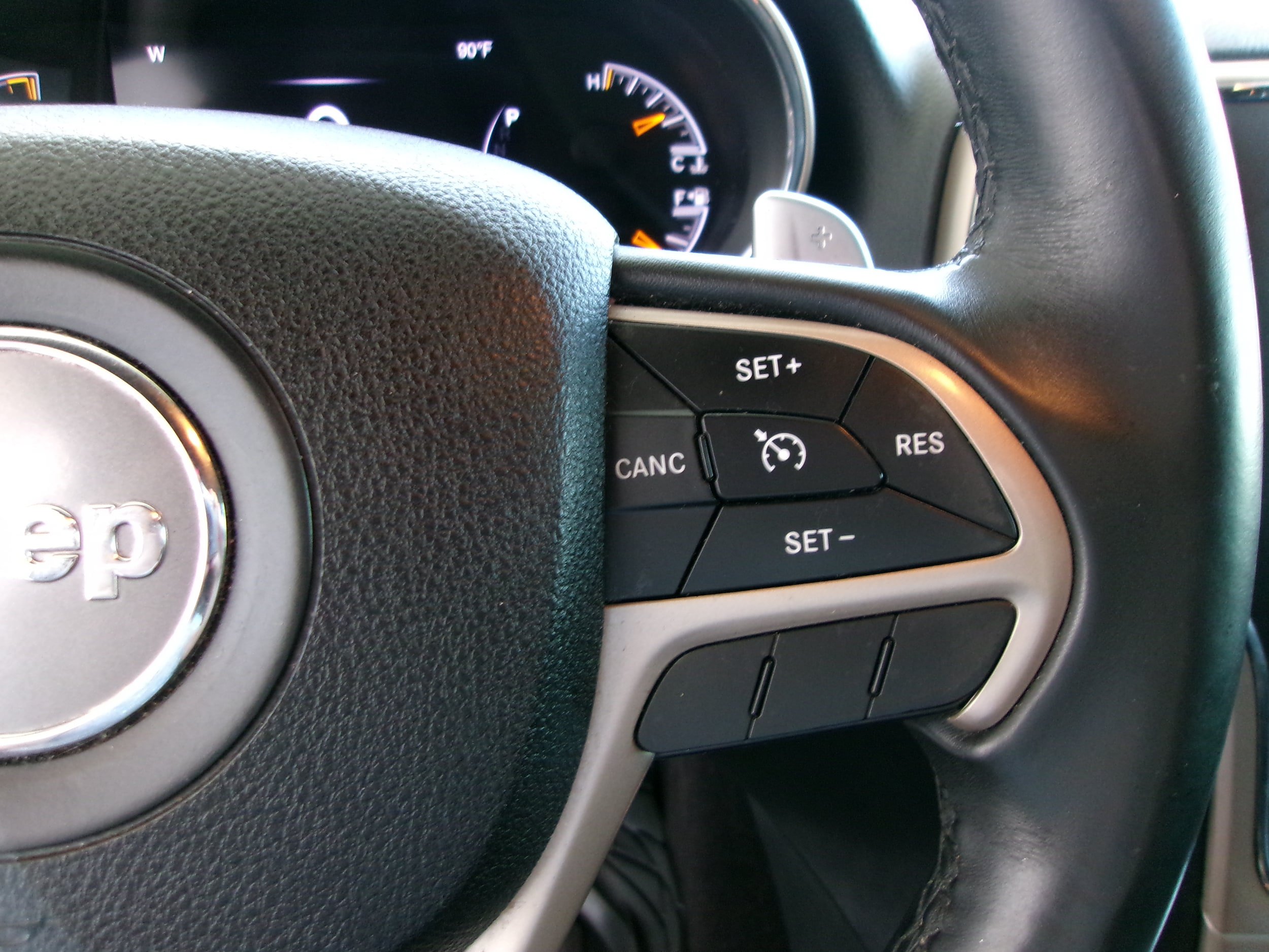 Used 2017 Jeep Grand Cherokee Laredo AWD/4WD image 10