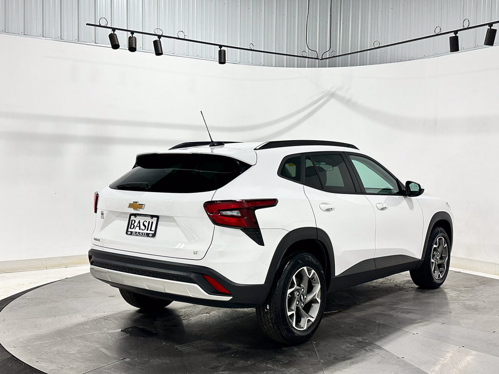 Used 2024 Chevrolet Trax LT w/ Sunroof Package FWD image 8