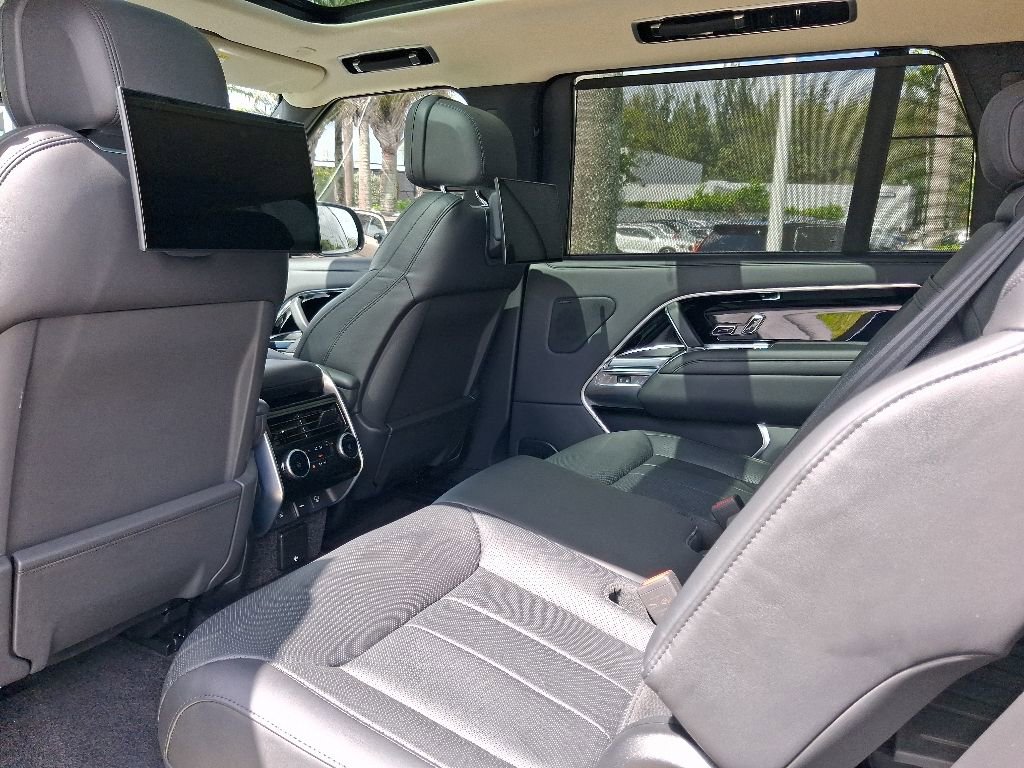 Used 2024 Land Rover Range Rover Long Wheelbase SE AWD/4WD image 7