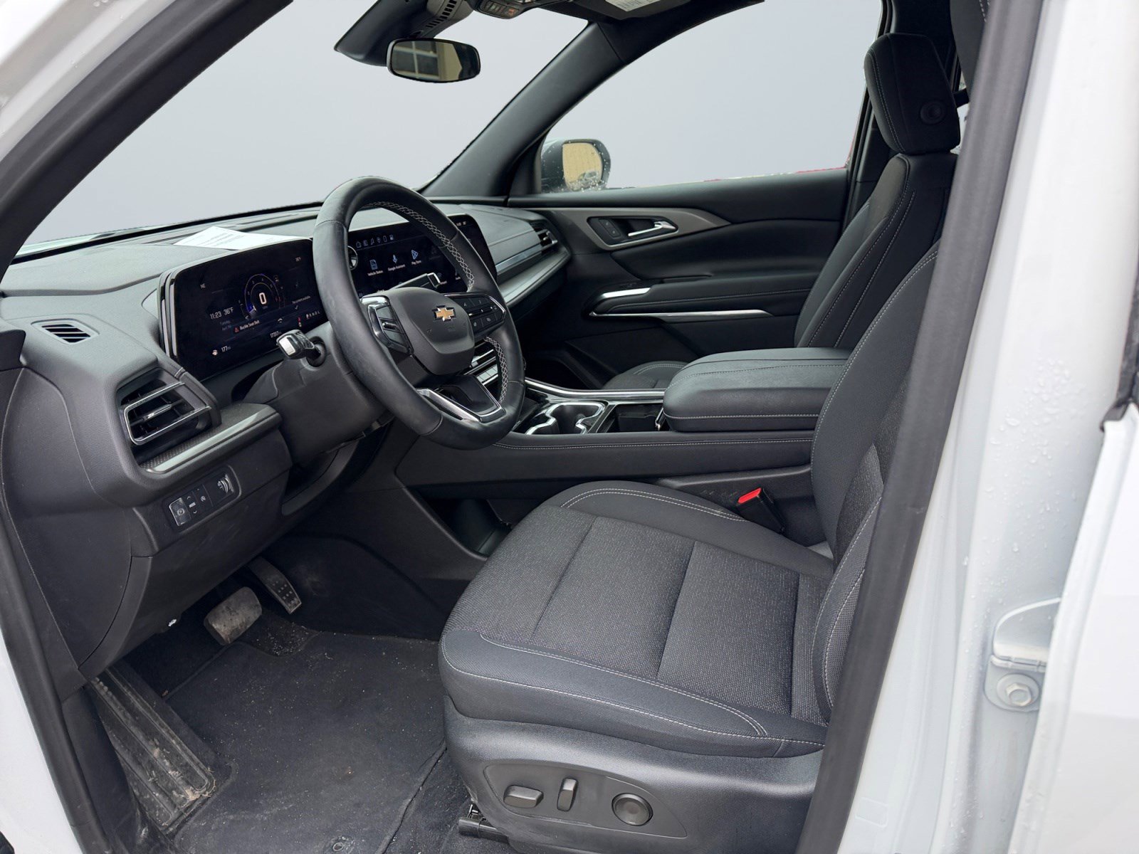 Used 2024 Chevrolet Traverse LT image 11