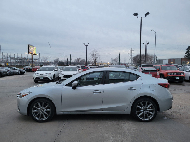 Used 2018 MAZDA MAZDA3 Touring image 4
