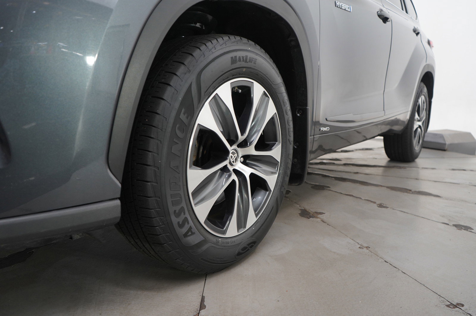 Used 2020 Toyota Highlander XLE image 24