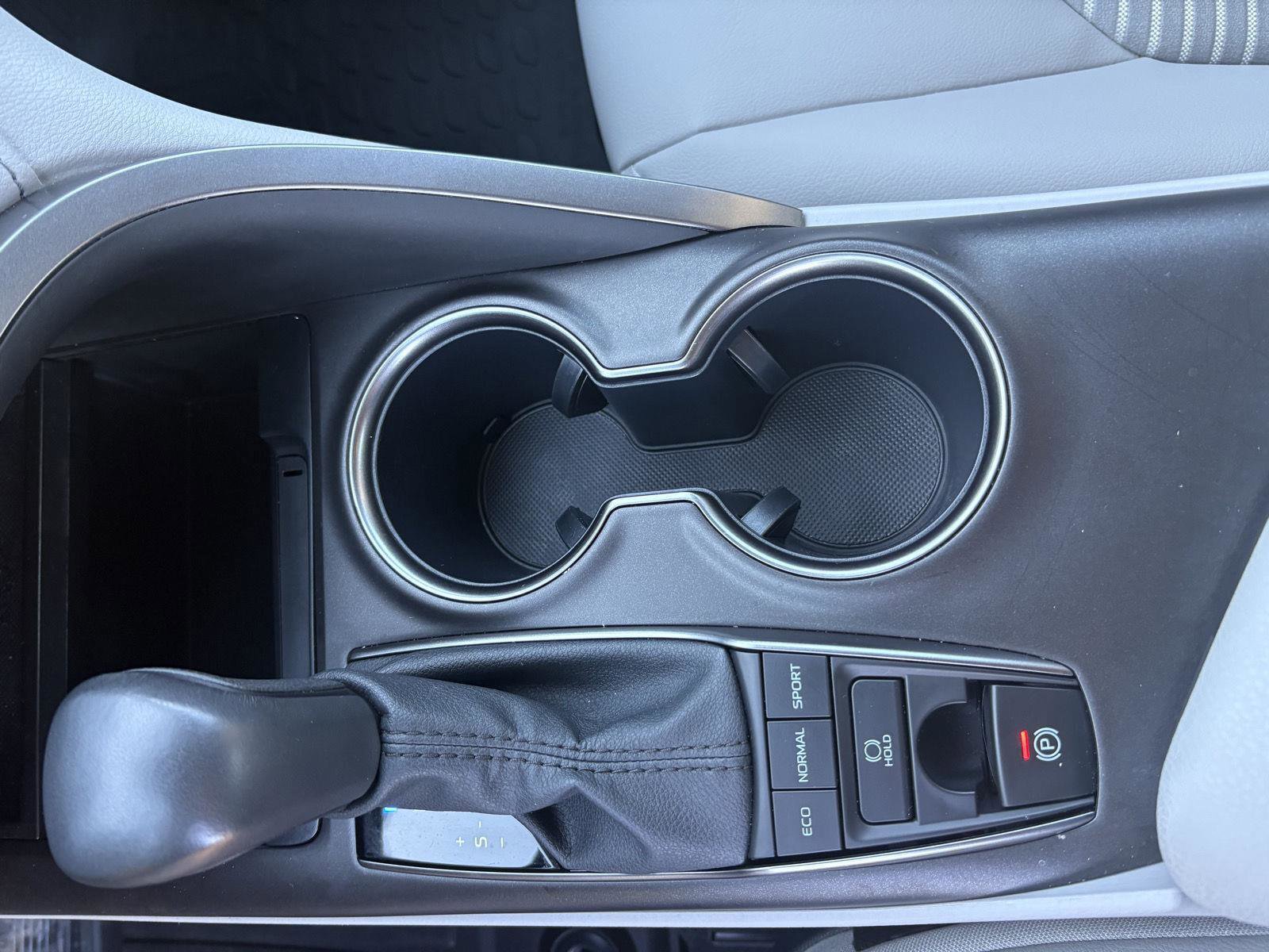 Used 2024 Toyota Camry SE image 15