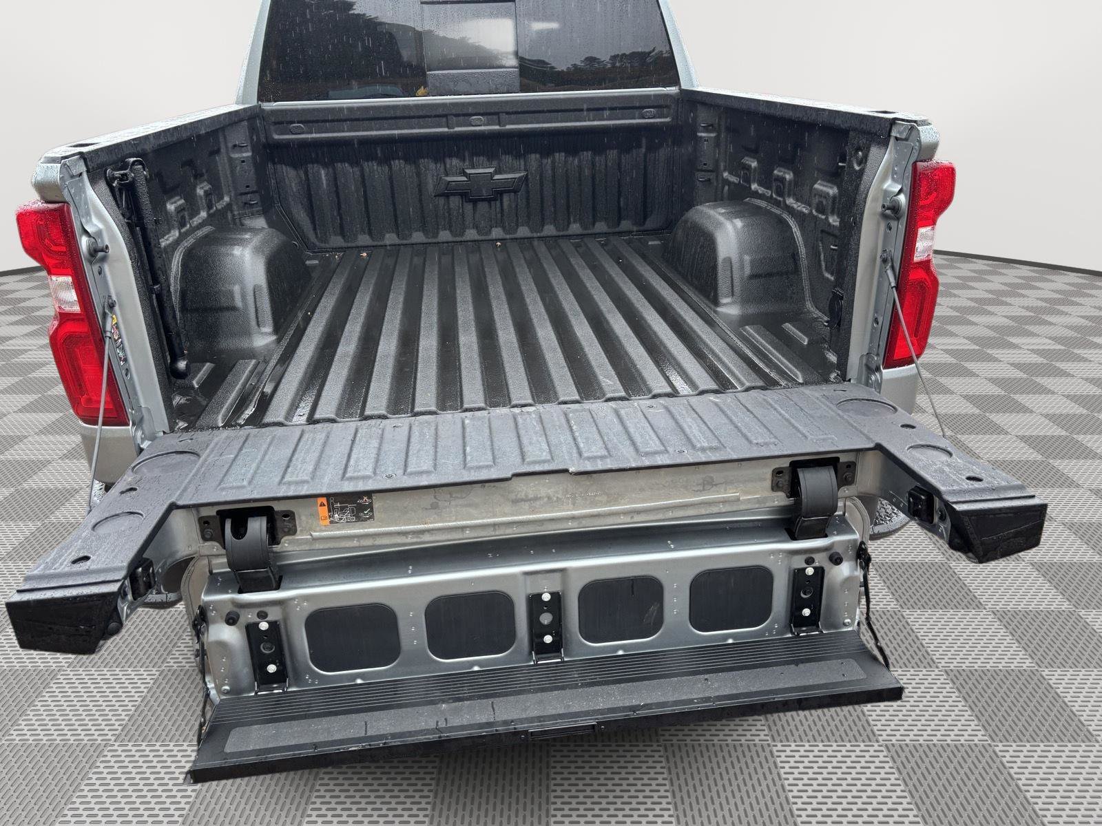 Used 2024 Chevrolet Silverado 1500 LTZ image 7