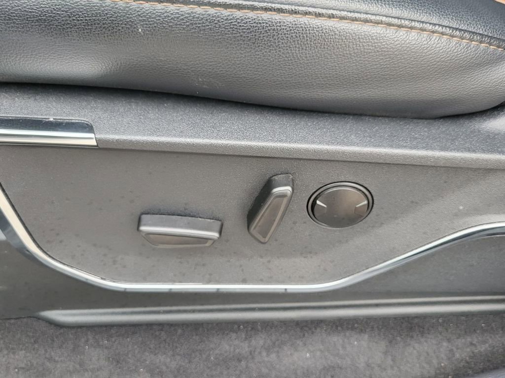 Used 2024 Ford F150 Lariat w/ FX4 Off-Road Package image 17