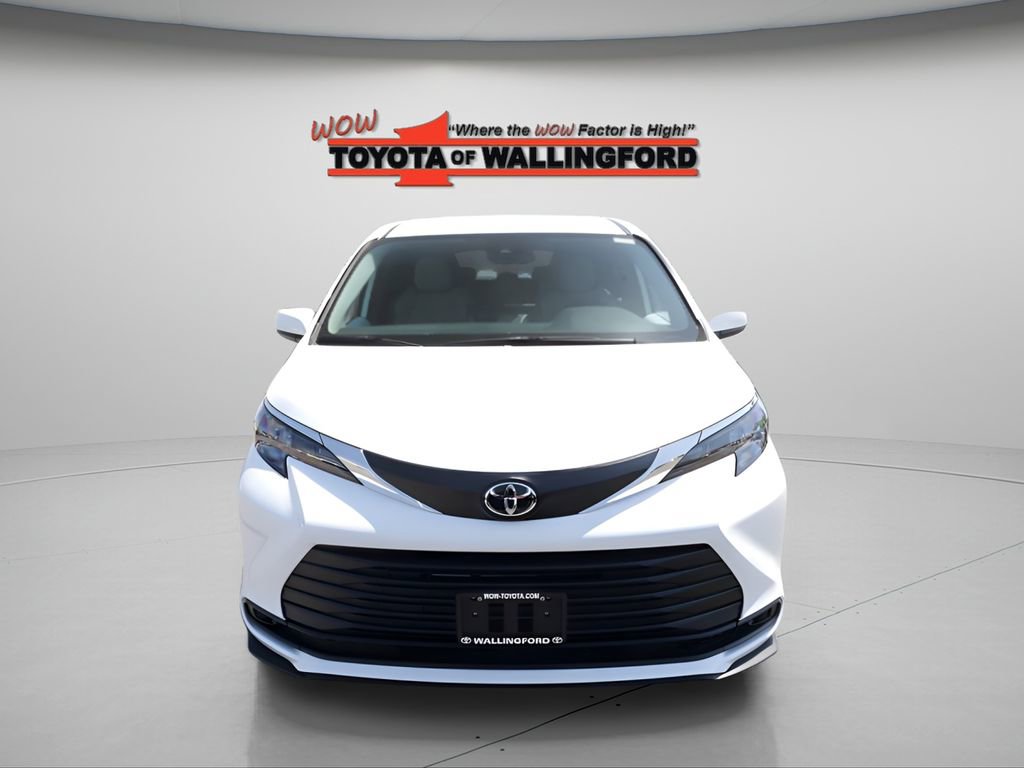 New 2026 Toyota Sienna LE FWD image 5