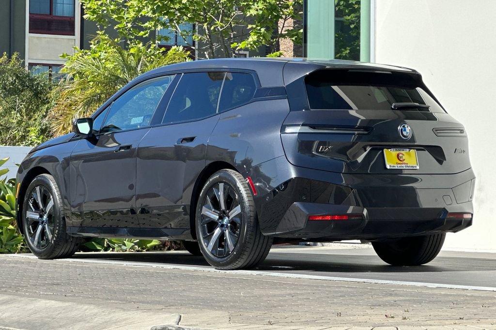 Used 2023 BMW iX M60 w/ Executive Package image 5