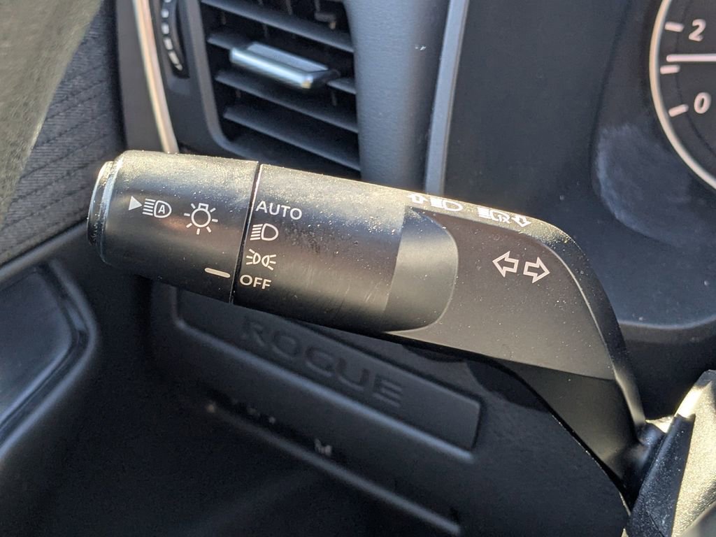 Used 2023 Nissan Rogue S image 23