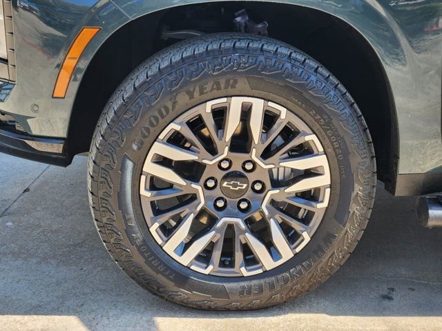 Used 2026 Chevrolet Suburban Z71 w/ Comfort Package image 17