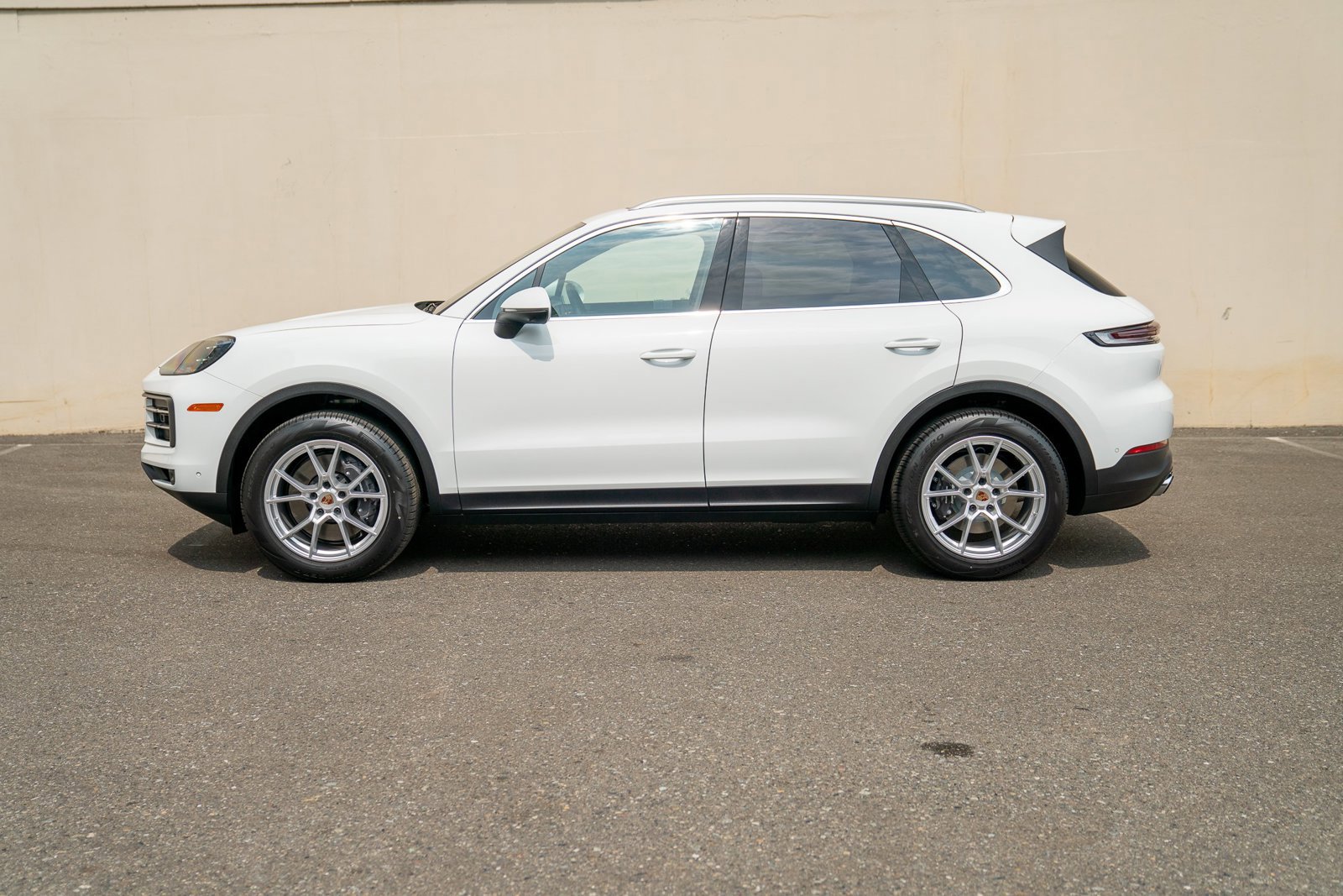 Used 2025 Porsche Cayenne image 2