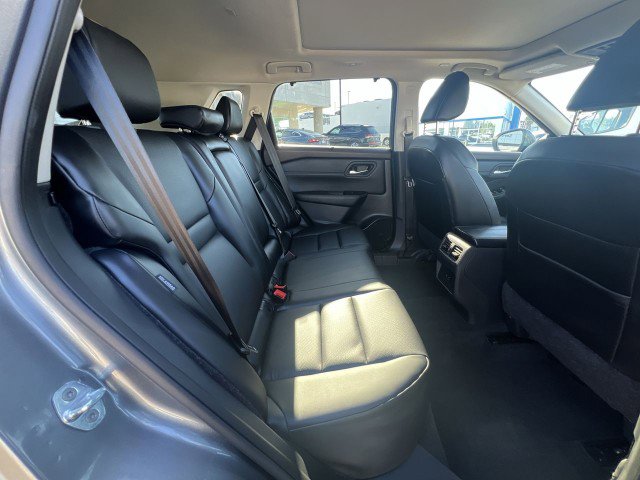 Used 2023 Nissan Rogue SV w/ SV Premium B Package image 27