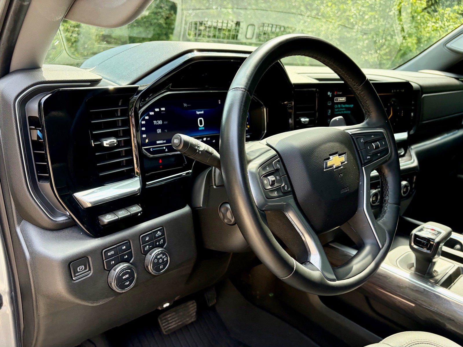 Used 2023 Chevrolet Silverado 1500 LTZ w/ LTZ Premium Package AWD/4WD image 16