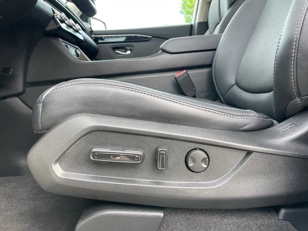Certified 2025 Honda Pilot Touring image 25