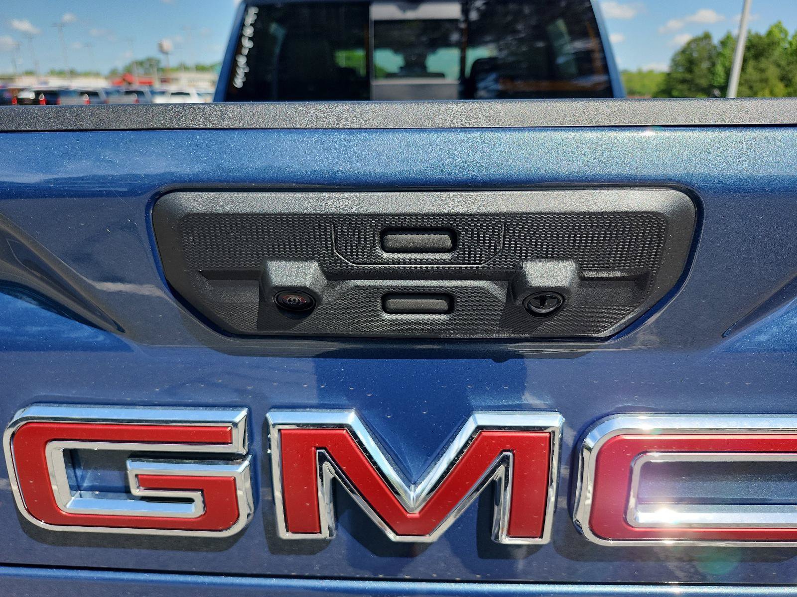 New 2026 GMC Sierra 2500 Denali w/ Denali Reserve Package AWD/4WD image 9