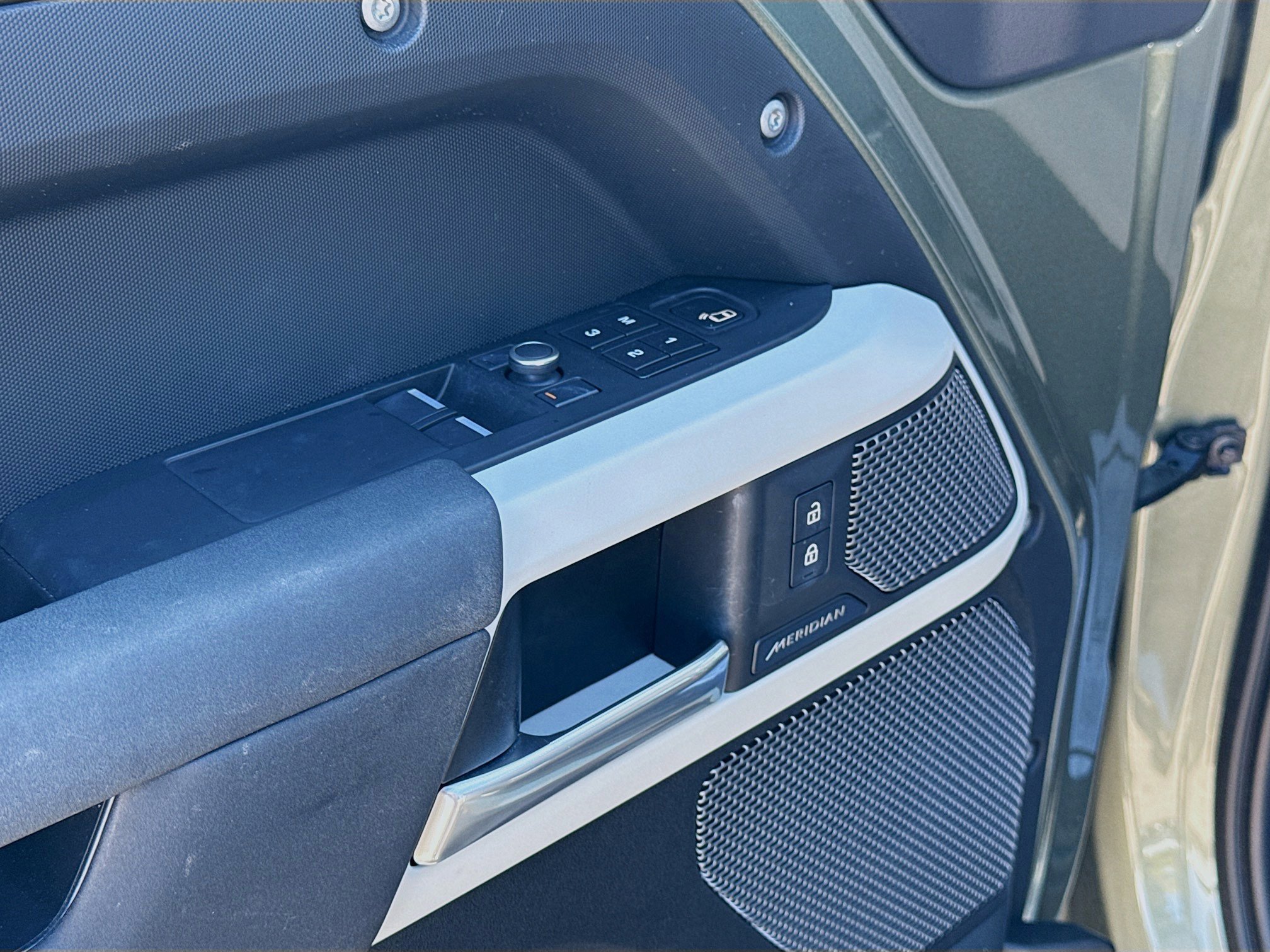 Used 2021 Land Rover Defender 90 First Edition image 23