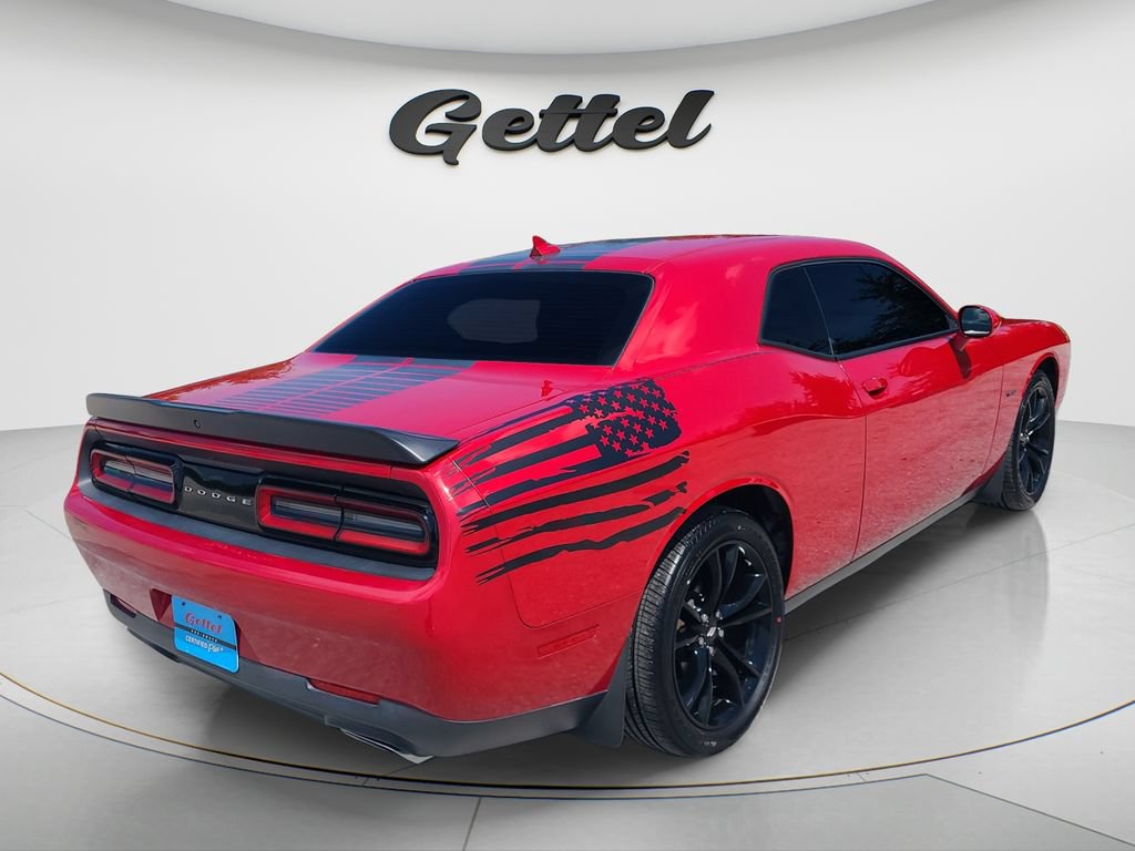 Used 2018 Dodge Challenger R/T w/ Blacktop Package RWD image 5