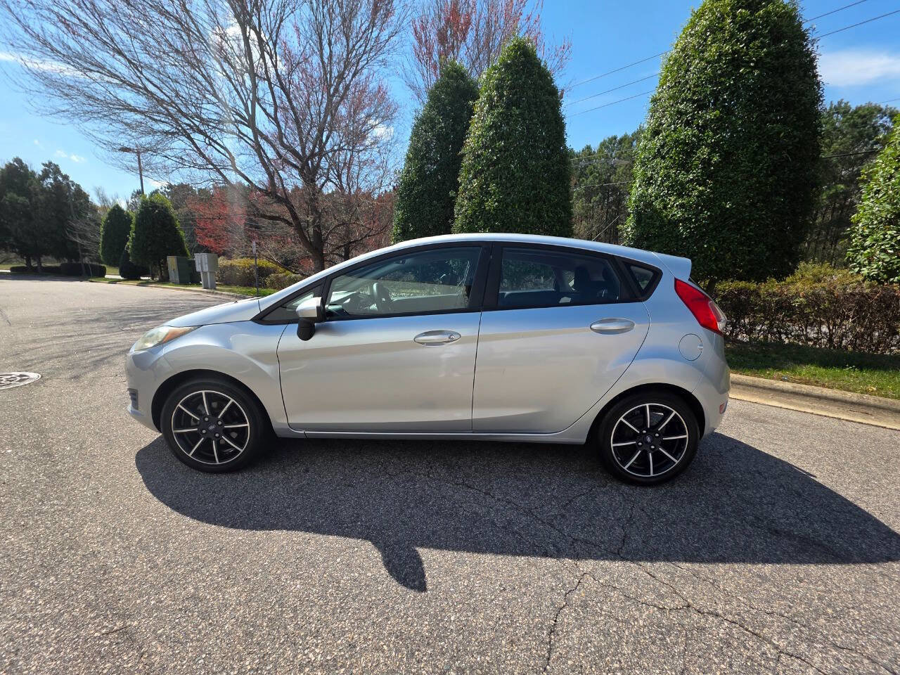 Used 2017 Ford Fiesta SE image 2
