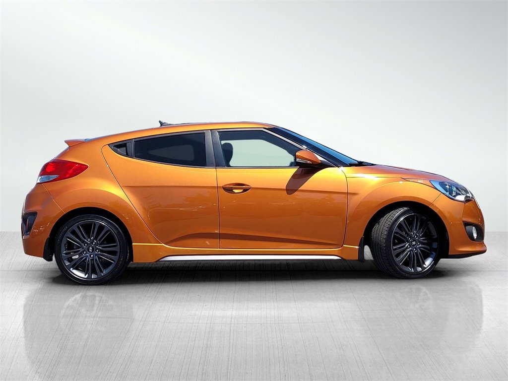Used 2016 Hyundai Veloster Turbo image 3
