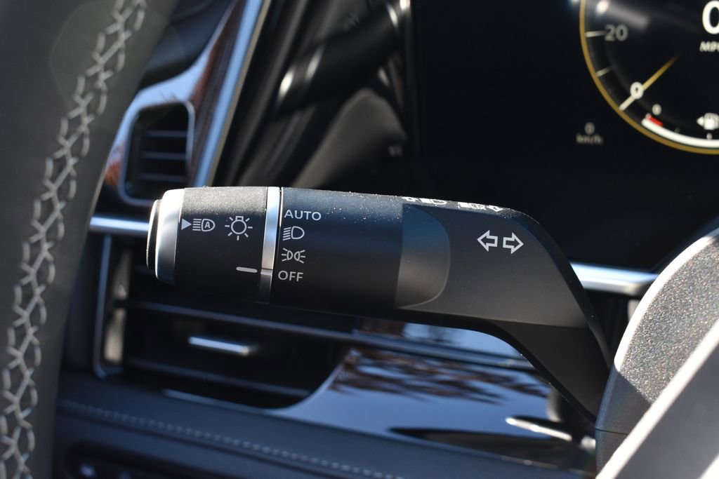 New 2025 INFINITI QX80 Luxe image 17