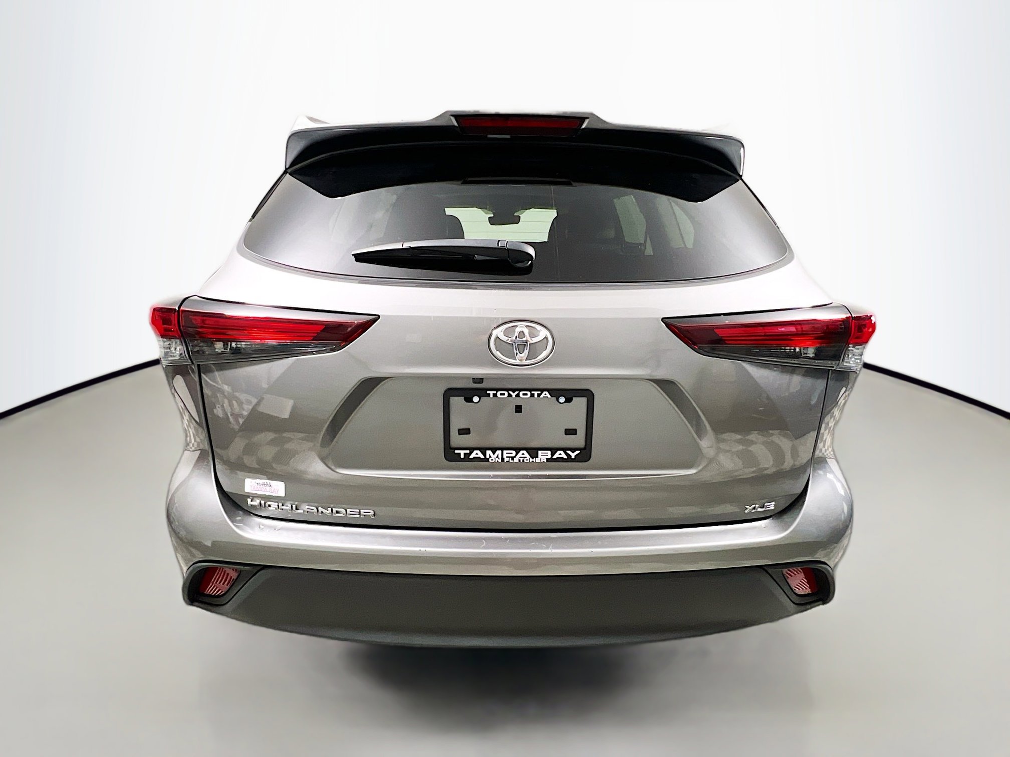 Used 2025 Toyota Highlander XLE image 6