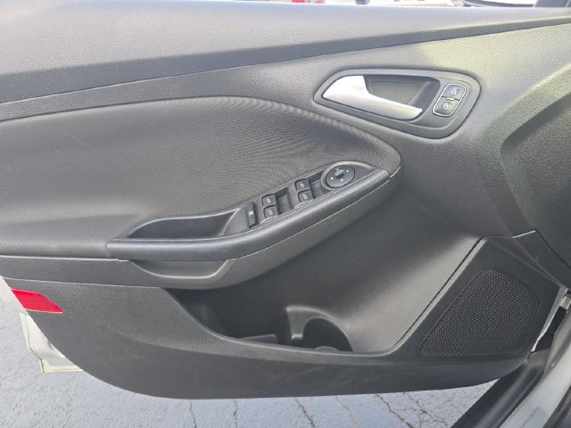 Used 2016 Ford Focus SE FWD image 21