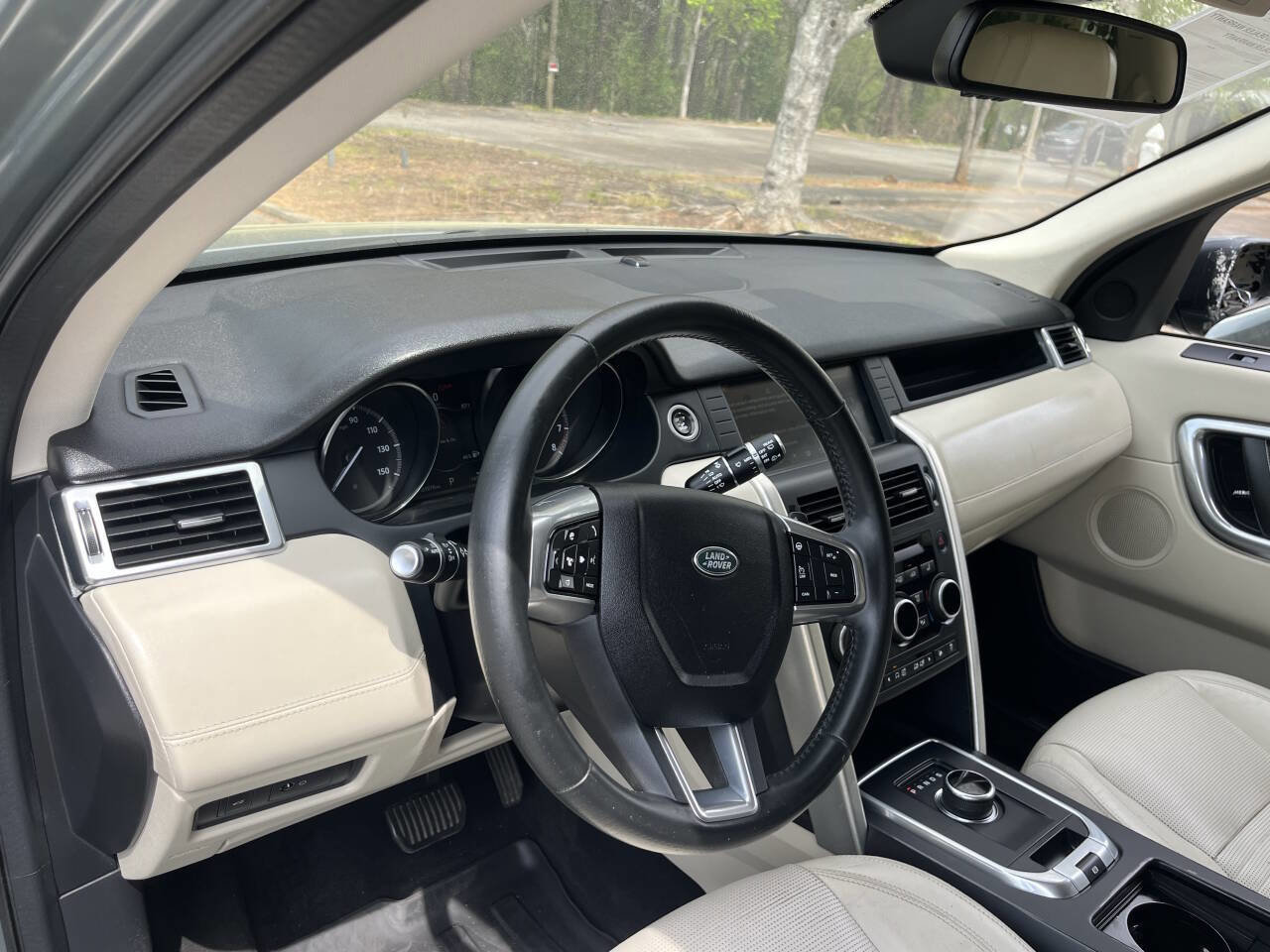 Used 2017 Land Rover Discovery Sport HSE Luxury image 9