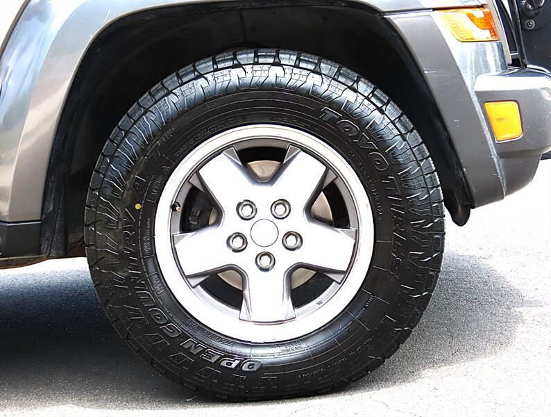 Used 2006 Jeep Liberty Sport AWD/4WD image 38
