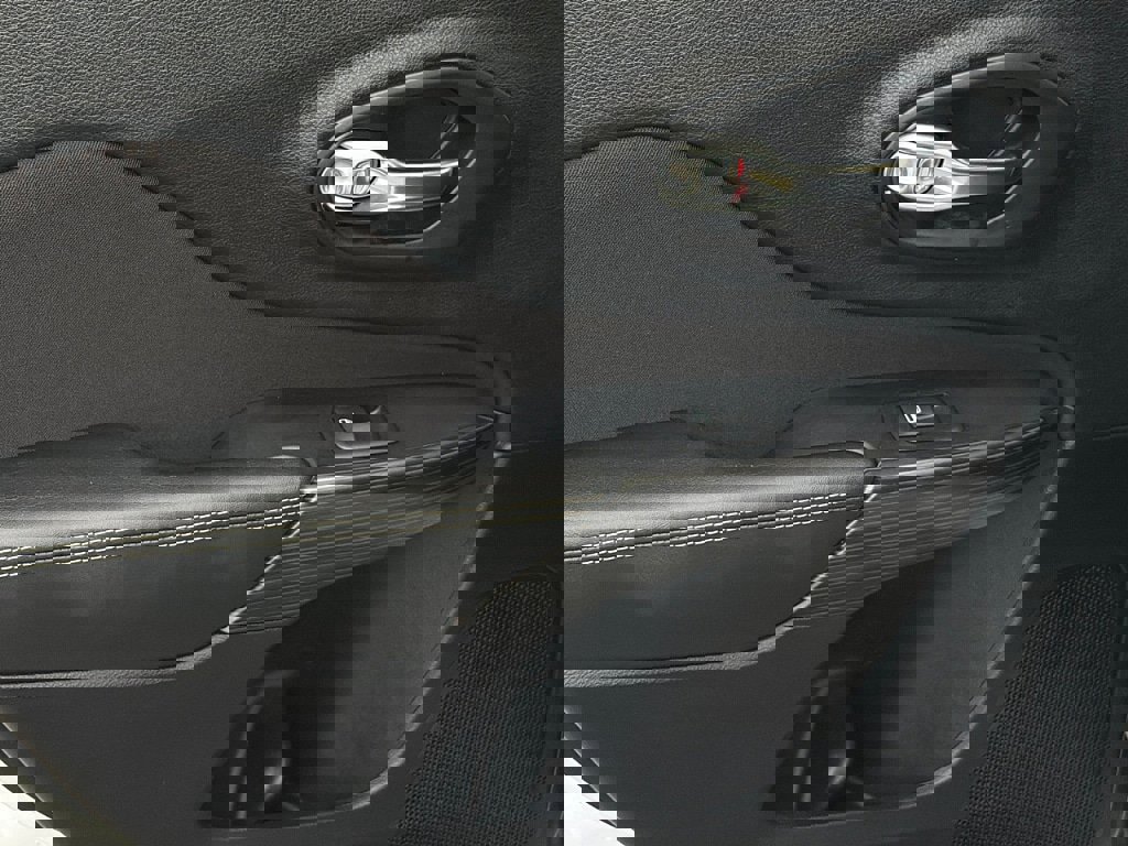 Used 2017 Jeep Cherokee Latitude image 9