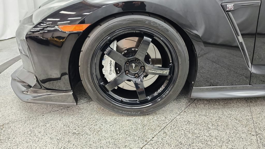 Used 2018 Nissan GT-R Premium AWD/4WD image 18