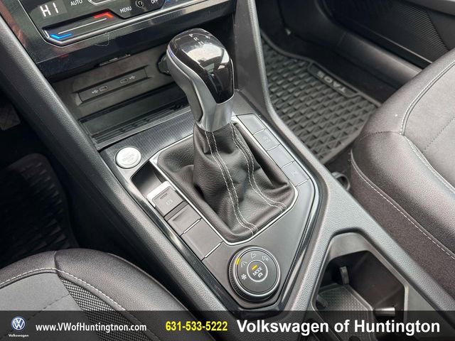 Certified 2025 Volkswagen Taos SE w/ Taos Adventure Package (SXB) image 31