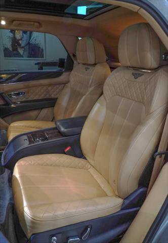 Used 2017 Bentley Bentayga image 25