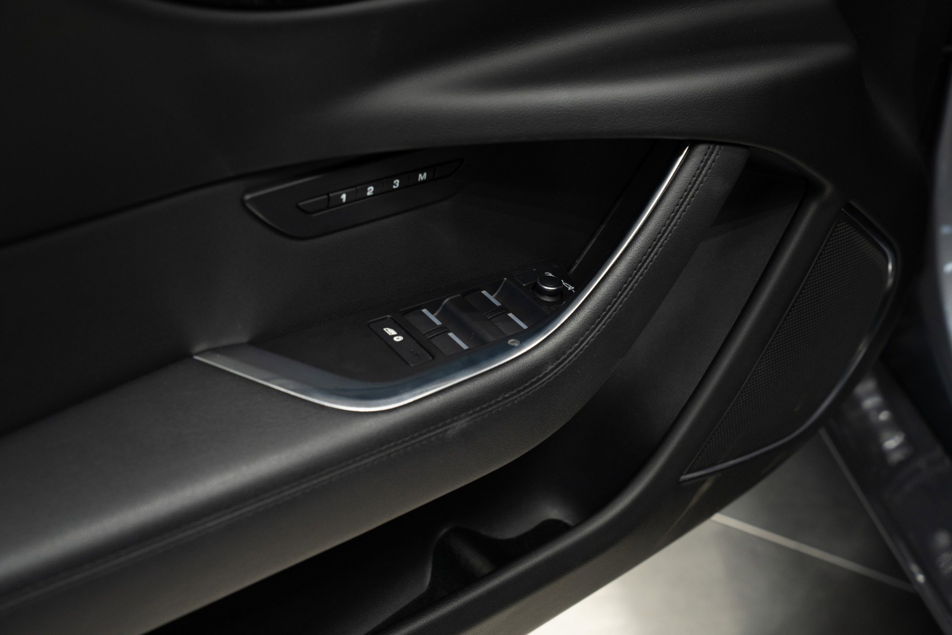 Used 2020 Jaguar XE S image 29